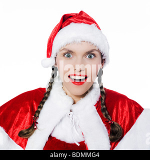 Giovani divertente ed espressivo donna vestiti da Babbo Natale sta facendo il suo shopping Foto Stock