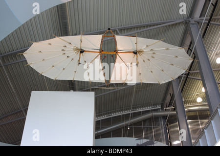 Questa bella replica della pilcher hawk glider è attualmente in esposizione permanente nello spazio hangar,iwm duxford,Inghilterra. Foto Stock
