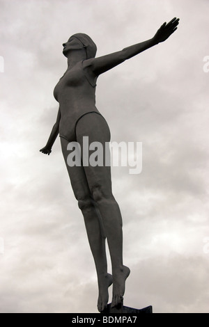 Diving belle sculture, a Scarborough Lighthouse, North Yorkshire, Inghilterra, Regno Unito Foto Stock