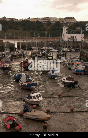 Barche sul fango appartamenti, Scarborough, North Yorkshire, Inghilterra, Regno Unito Foto Stock