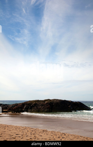 Ripetutamente la spiaggia più bella in Gran Bretagna Sandwood Bay di Sutherland, sull'estremo nord-ovest della costa della Scozia, Regno Unito Foto Stock