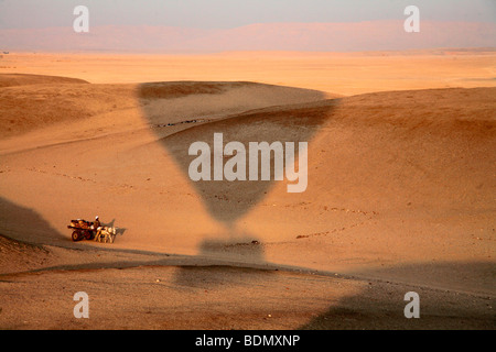 Ombra di una mongolfiera, Valle dei Re, Tebe, Luxor, Egitto, Africa Foto Stock