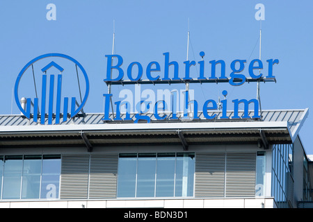 Logo sul ingrediente farmaceutico attivo di fabbrica sui locali della società farmaceutica Boehringer Ingelheim GmbH, ho Foto Stock