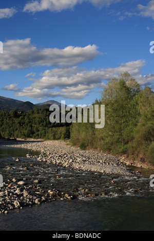 Tramonto sul Rio Cinca valle nei Pirenei spagnoli Foto Stock