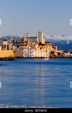 La vecchia città di Antibes in inverno Foto Stock