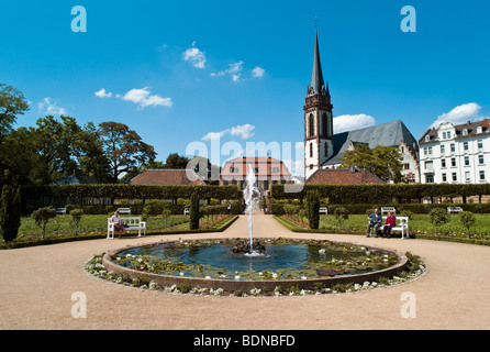 Prinz-Georg-Garten giardino nel retro della Santa Elisabetta chiesa, Darmstadt, Hesse, Germania, Europa Foto Stock