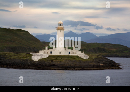 Robert Stevenson Lismore faro e della Scozia più alte montagne dietro da Oban Craignure traghetto, Regno Unito. Foto Stock