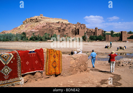 Antica città Kasbah di Ait Benhaddou su un ex Caravan Route accanto al fiume Quarzazate, utilizzato spesso come una pellicola ubicazione Foto Stock