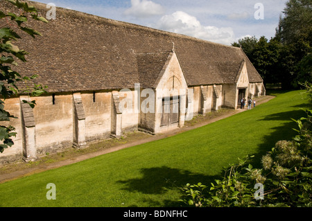 La vecchia sala Tithe Barn a Barton Agriturismo Country Park in Bradford on Avon Wiltshire Foto Stock