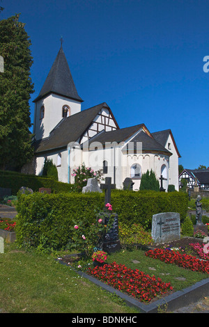 Vecchia chiesa di San Martino, una delle più antiche chiese della Renania, Muffendorf, Bonn, Renania settentrionale-Vestfalia, Germania, Europa Foto Stock