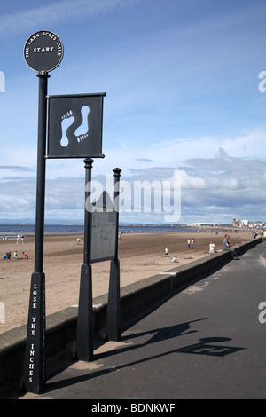 Ayr Beach, inizio del Miglio SCOTS misurato o Lang sulla Promenade, Ayrshire, Scozia, Regno Unito Foto Stock