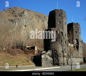 I resti del ponte di Remagen a Erpel sul lato orientale del fiume Reno, Germania. Foto Stock