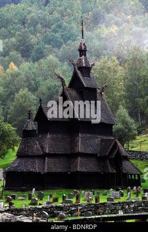 Doga chiesa borgund stavkirke dal 1150 nella valle Laeral vicino Sognefjord in Norvegia del nord Europa. Foto Stock