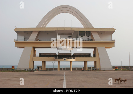 Indipendenza arco in Piazza Indipendenza anche noto come Black Star square. Centrale di Accra. Il Ghana. Africa occidentale Foto Stock