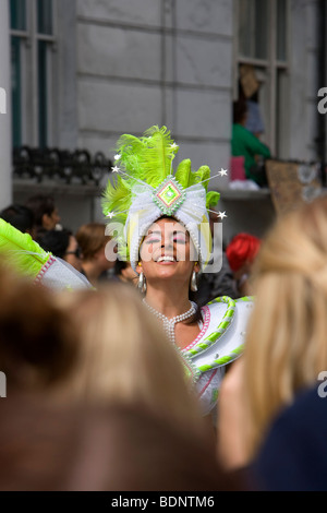 Danzatrice presso il carnevale di Notting Hill 2009 Foto Stock