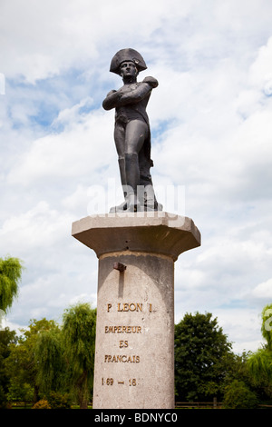 Statua di Napoloen Bonaparte sul sito della battaglia di Waterloo Belgio Europa Foto Stock