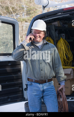 Plumber per partecipare a una chiamata di servizio Foto Stock