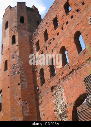 L antico romano-medievale struttura Torri Palatine o Porta Palatina di Torino, Torino capitale della regione Piemonte, Italia Foto Stock