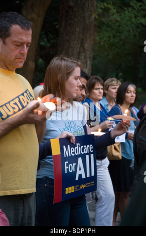 Veglia a lume di candela e rally a sostegno della riforma sanitaria presso il Central Park e il Columbus Circle a New York City il 22 settembre Foto Stock