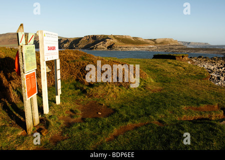 Vista verso la terraferma da worm di testa, vicino Rhossili, Penisola di Gower, West Glamorgan, South Wales, Regno Unito Foto Stock