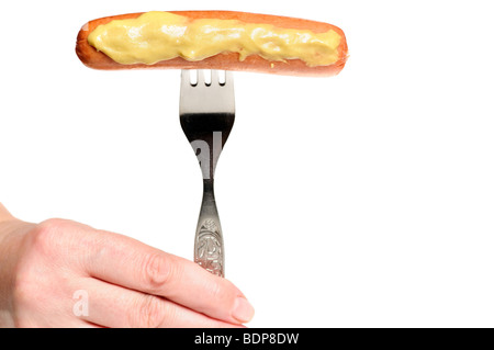 Hot Dog con senape, su una forcella. Isolato Foto Stock