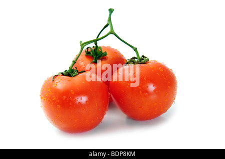 Gruppo di pomodori ciliegini isolato su bianco Foto Stock