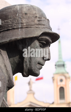 Varsavia POLONIA Monumento al 1944 Insurrezione di Varsavia che mostra il polacco combattenti della resistenza a Plac Krasinskich nella Città Vecchia Foto Stock