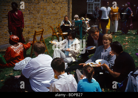 San Giuseppe Chiesa barbeque dopo la Messa domenicale Roehampton Foto Stock