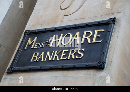 Hoare Messers banchieri targa di bronzo al di fuori C. Hoare e Co indipendente banca privata, London, England, Regno Unito Foto Stock