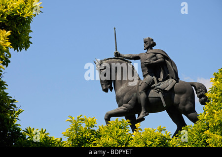 Zagabria, Croazia. Statua di re Tomislav in Tomislavov trg (Tomislav Square) Foto Stock