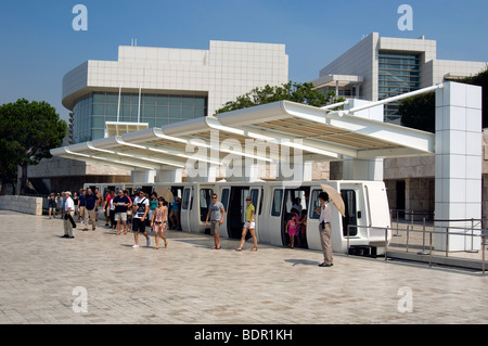 I visitatori che arrivano al Getty Center Foto Stock