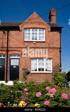 Regno Unito, Cheshire, Dunham sul borgo collinare, costruita in mattoni cottage in area di conservazione Foto Stock