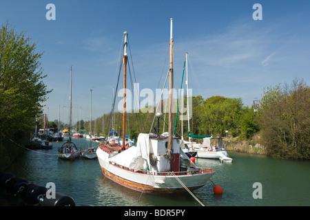 Regno Unito, Gloucestershire, Lydney Docks, barche ormeggiate nel restaurato recentemente fiume Severn Harbour Foto Stock