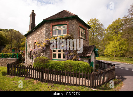 Regno Unito, Gloucestershire, Foresta di Dean, Parkend, il Luccio Cottage, ex casello turnpike Foto Stock