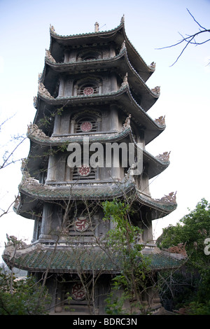 Stile cinese Pagoda in montagne di marmo, Danang, Vietnam Foto Stock