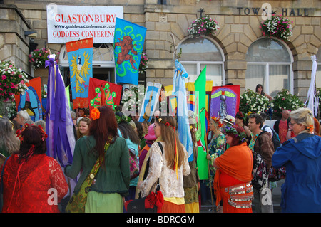 La raccolta a Glastonbury Town Hall per il 2009 Conferenza della dea, Somerset, Inghilterra Foto Stock