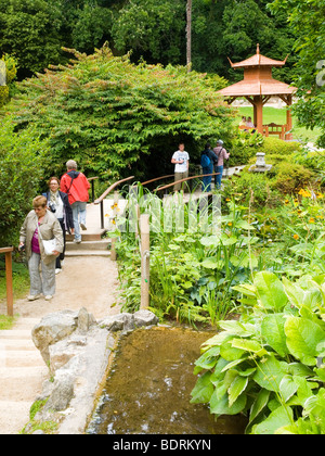 Il Giardino Giapponese presso la tenuta al Powerscourt House e giardini, vicino Enniskerry nella contea di Wicklow Irleand Foto Stock