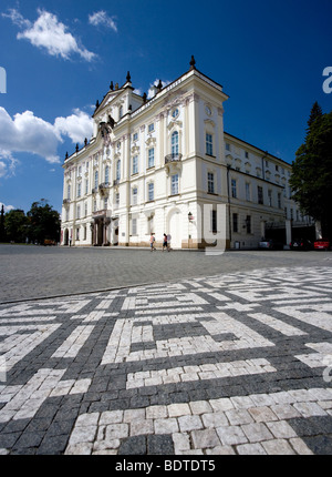 Gli Arcivescovi Palazzo su Piazza Hradcany a Mala Strana di Praga, Repubblica Ceca. Foto Stock