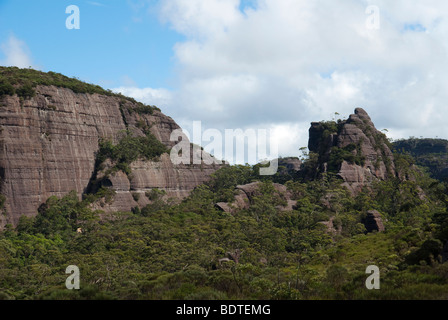 Formazioni rocciose nella valle del monolito in gamme Budawang Foto Stock