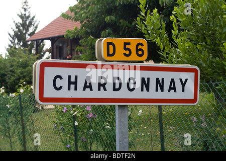 Villaggio francese cartello stradale di Chardonnay. Foto Stock