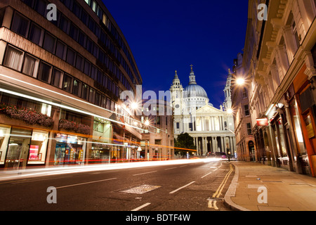 Scatto notturno della Cattedrale di San Paolo Foto Stock