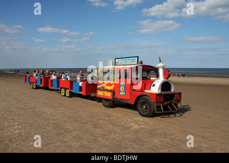 Famoso treno di sabbia sulla spiaggia di Mablethorpe, Lincolnshire Foto Stock