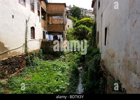 Nel Cortile delle case coloniali, Ouro Preto, Minas Gerais, Brasile Foto Stock