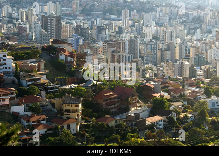 Vista aerea di Belo Horizonte al crepuscolo, Minas Gerais, Brasile Foto Stock