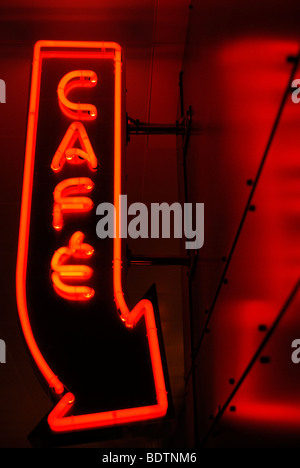 Segno promozionali neon di cofe shop, Svezia, Neonreklame eines Caf s, Flughafen Stoccolma-arlanda, Schweden; Januar 2007 Foto Stock