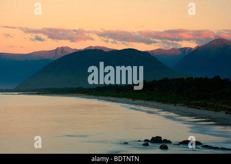 Sera alba al Jackson Bay, Nuova Zelanda Foto Stock