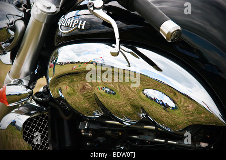 Close-up di dettaglio Triumph Rocket III moto sui display del luppolo in agriturismo vicino a Paddock Wood Kent Foto Stock