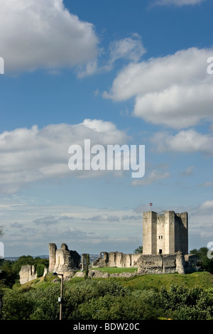 I resti di Conisbrough Castle, uno di Inghilterra del migliori castelli normanni e l ispirazione per Sir Walter Scott Ivanhoe. Foto Stock