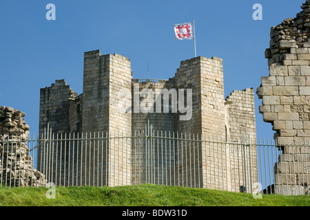 I resti di Conisbrough Castle, uno di Inghilterra del migliori castelli normanni e l ispirazione per Sir Walter Scott Ivanhoe. Foto Stock