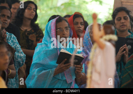 INDIA siro-malabarese parrocchia cattolica celebra la Messa domenicale, chiesa di San Giorgio, Ernakulum, Kerala. Foto Stock